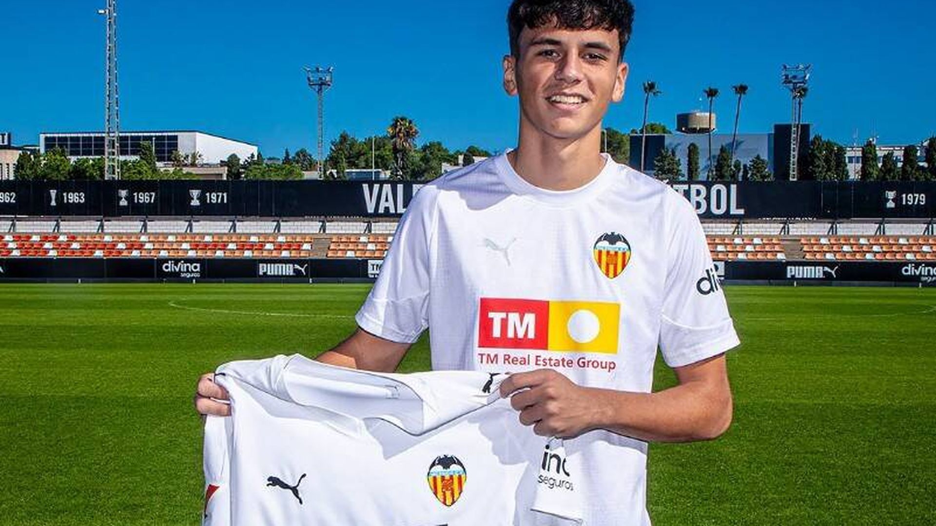Iker Herrera renueva con el Valencia CF