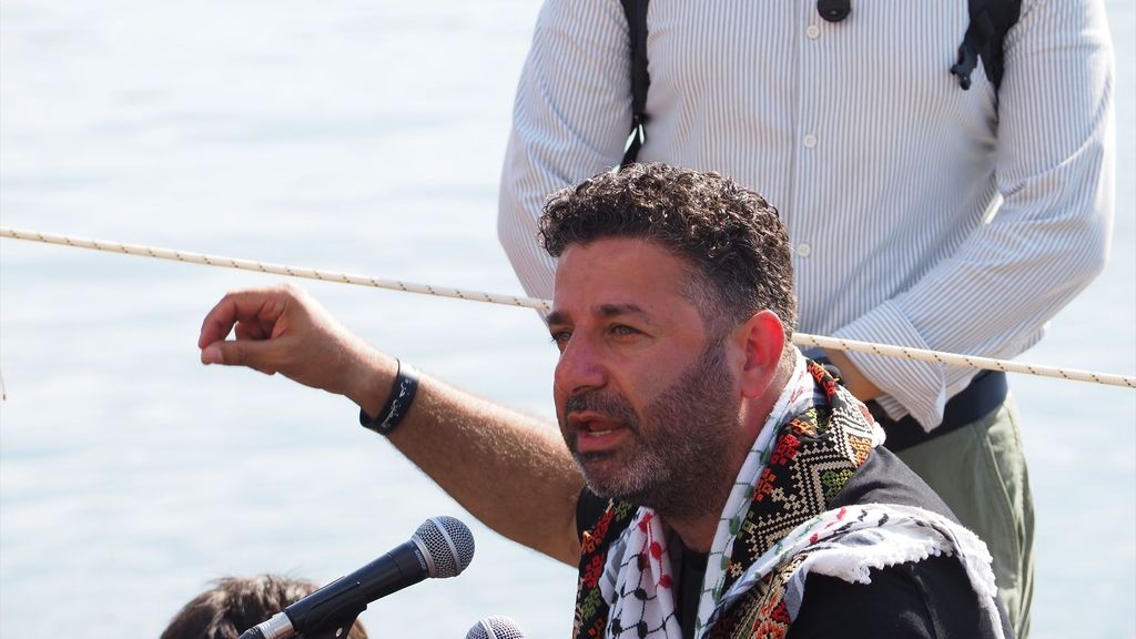 El cónsul de España en Tel Aviv asiste a la vista del juez con el activista Saif Abukeshek mientras el Gobierno pide su liberación