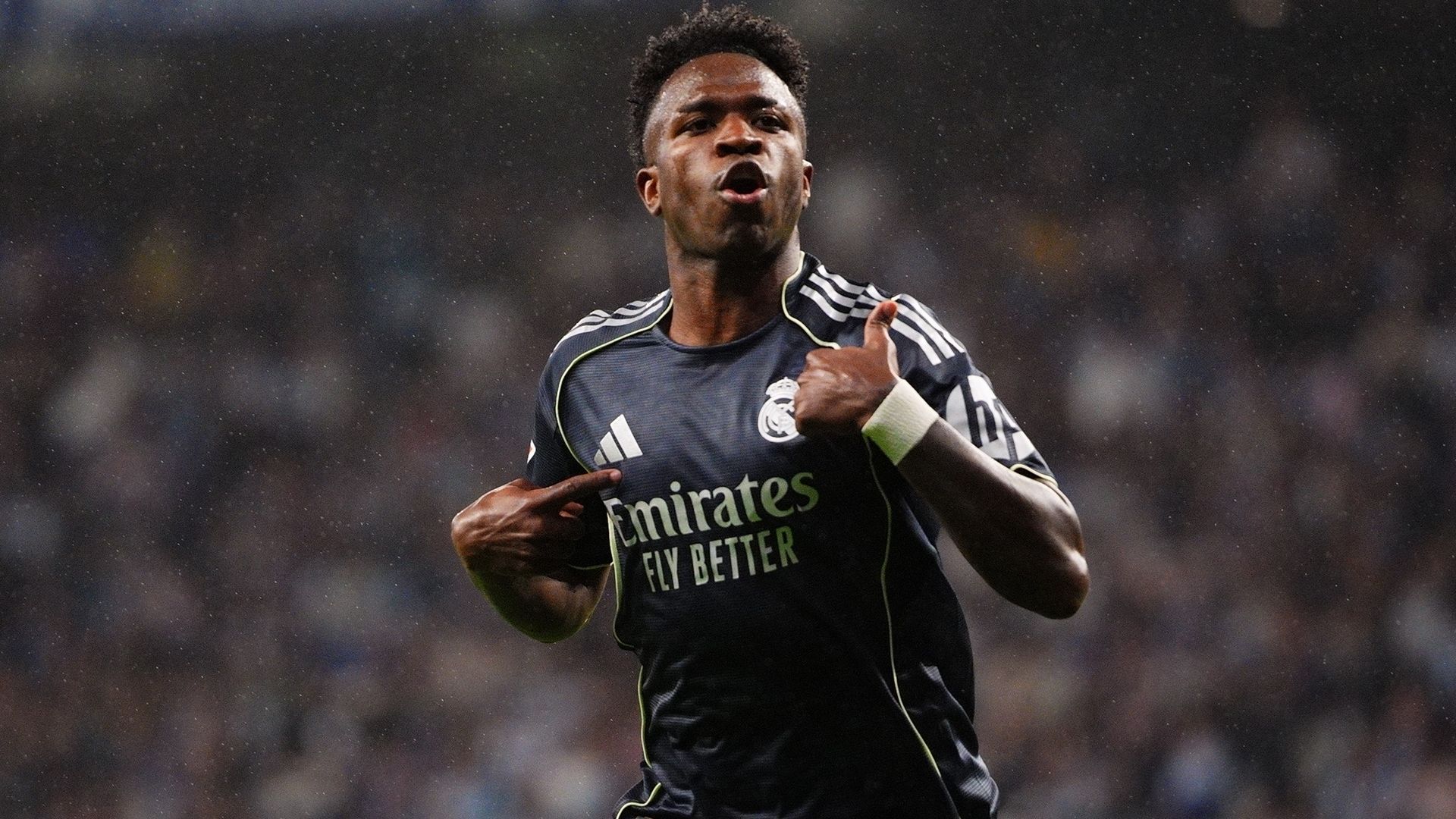 Vinicius celebra uno de sus goles en el Espanyol-Real Madrid