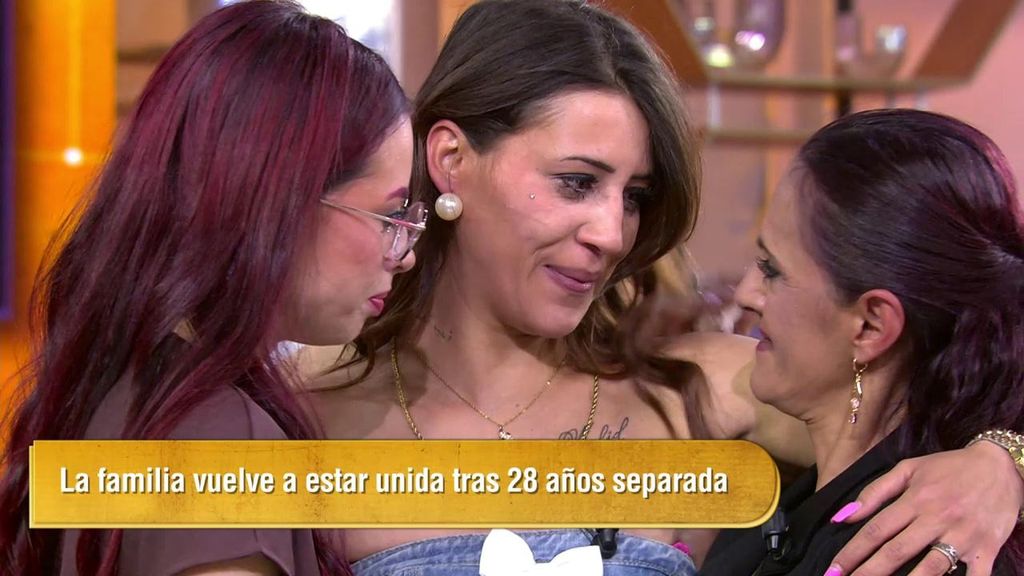 Encuentro histórico en 'El diario de Jorge' entre Laura y su familia biológica tras 28 años separadas: "No tienes la culpa de nada"