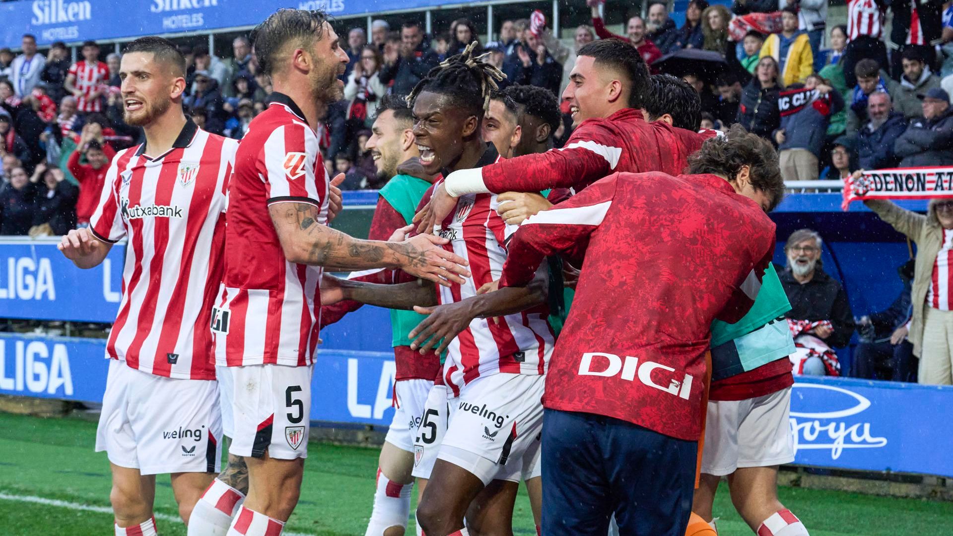 Alegría y fiesta del Athletic en el derbi ante el Alavés en Mendizorrotza