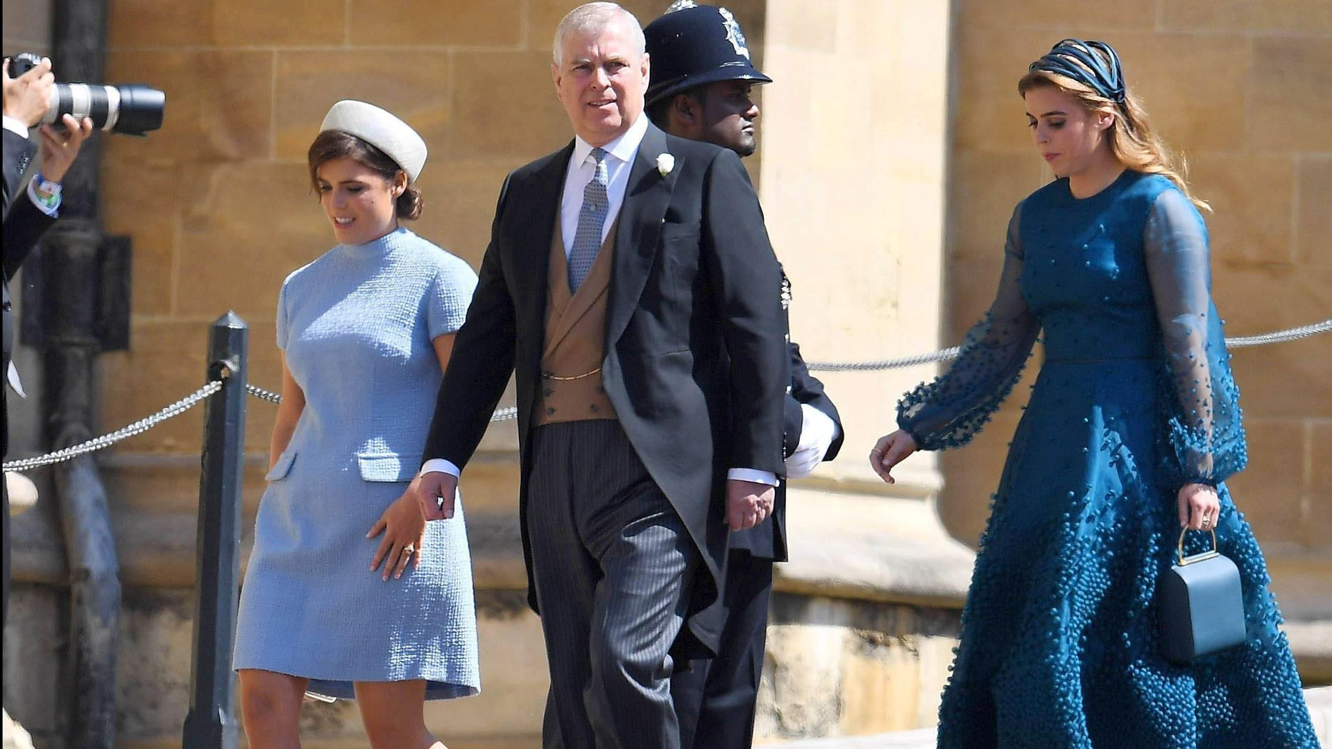Andrés Mountbatten-Windsor, con sus dos hijas, Eugenia y Beatriz de York, en una imagen de archivo