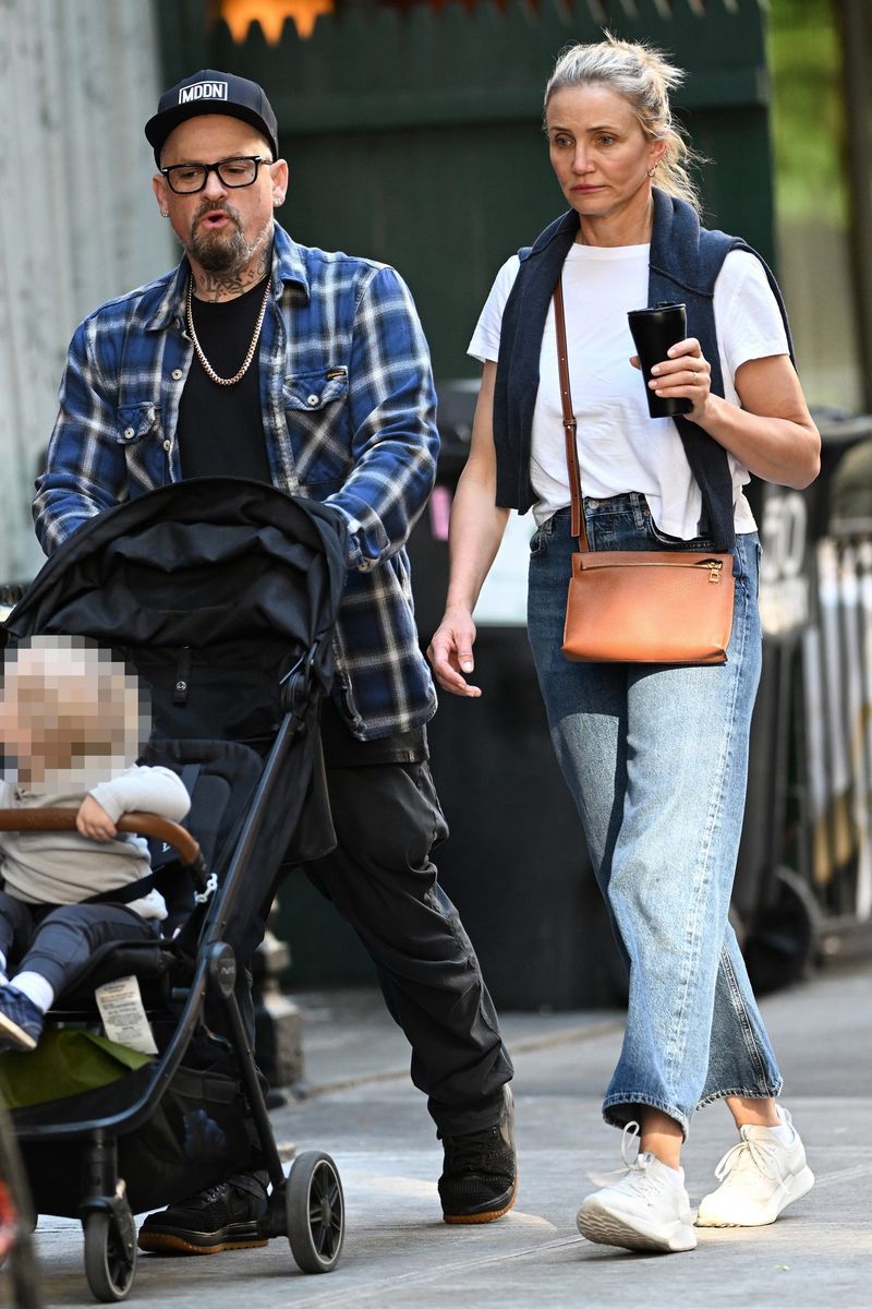 Cameron Diaz y Benji Madden, con uno de sus hijos en una imagen de archivo