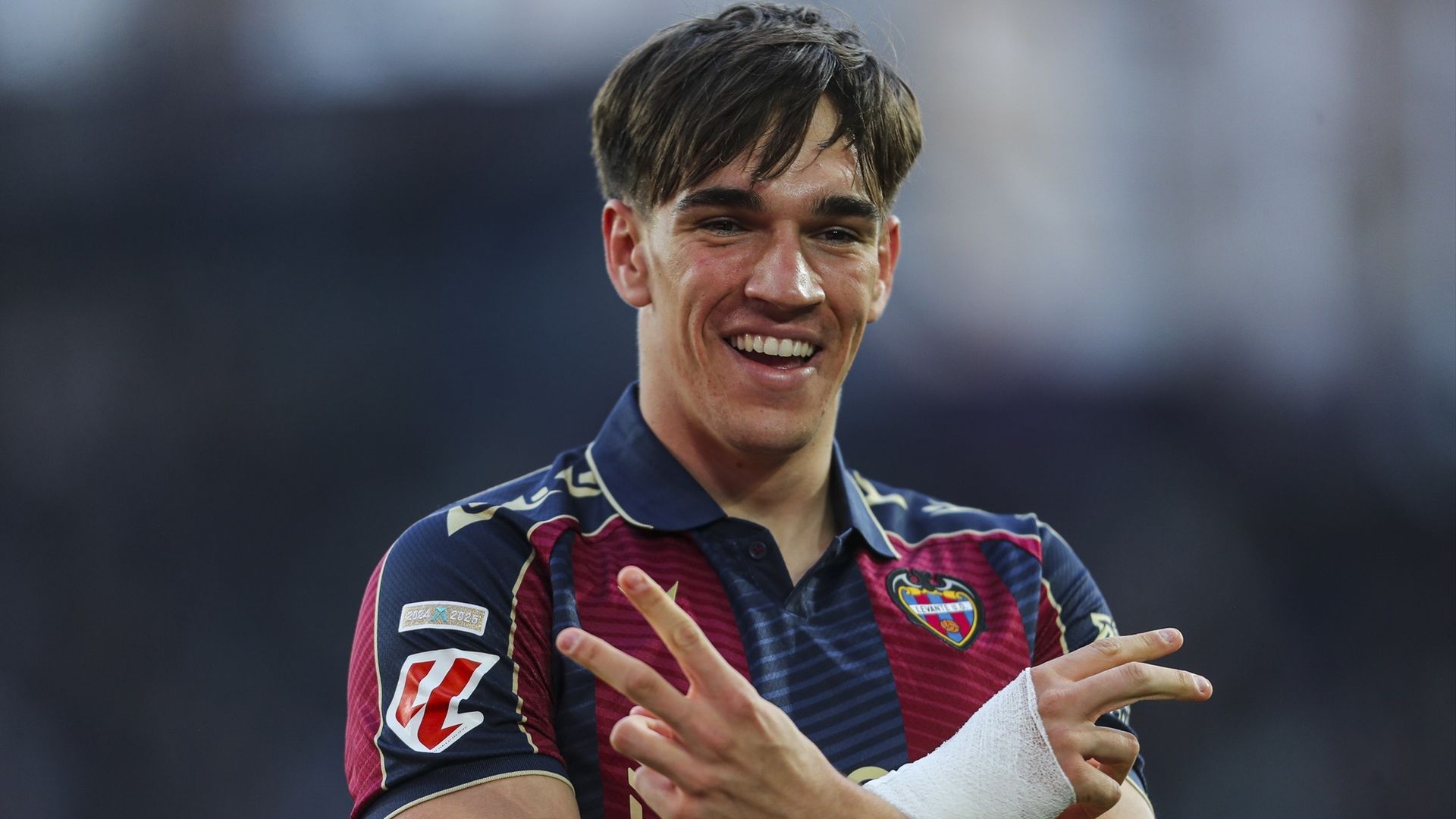 Carlos Espí celebrando un gol del Levante esta temporada Carlos Espí celebrando un gol del Levante esta temporada