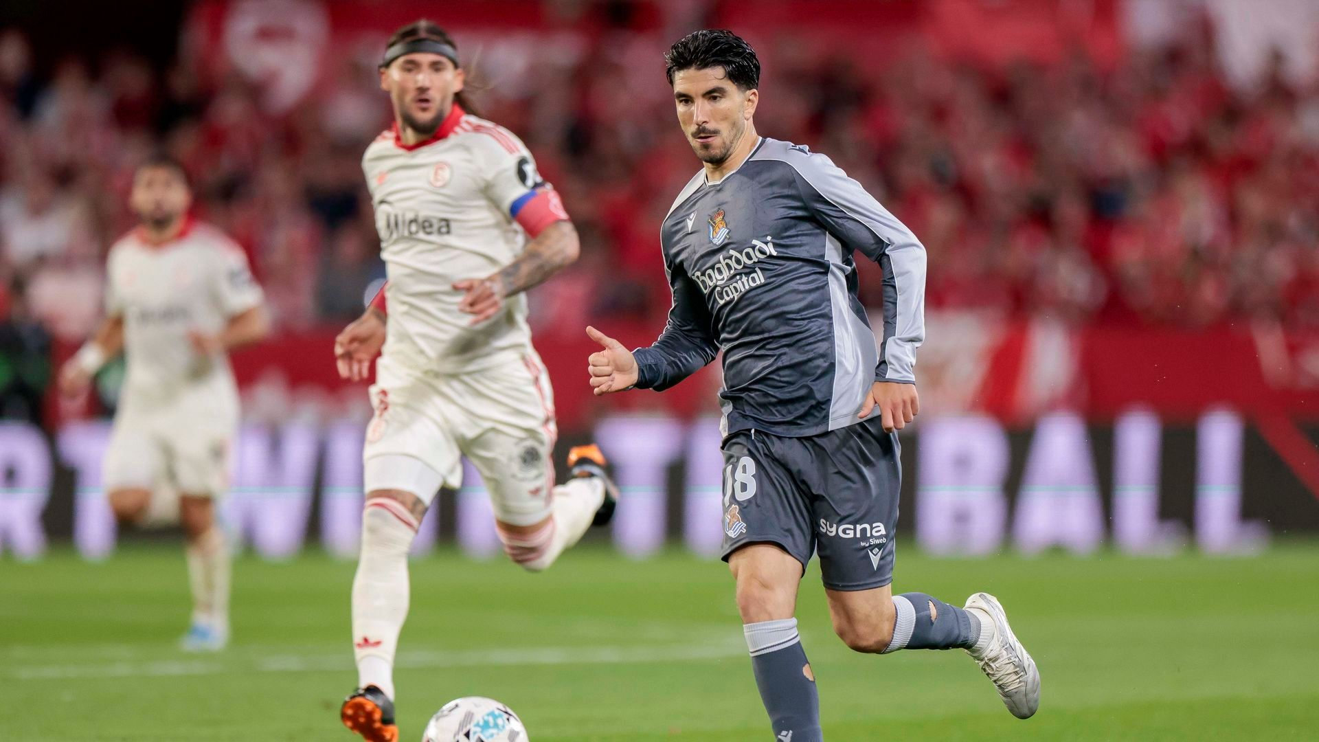 Carlos Soler, durante el Sevilla - Real Sociedad.