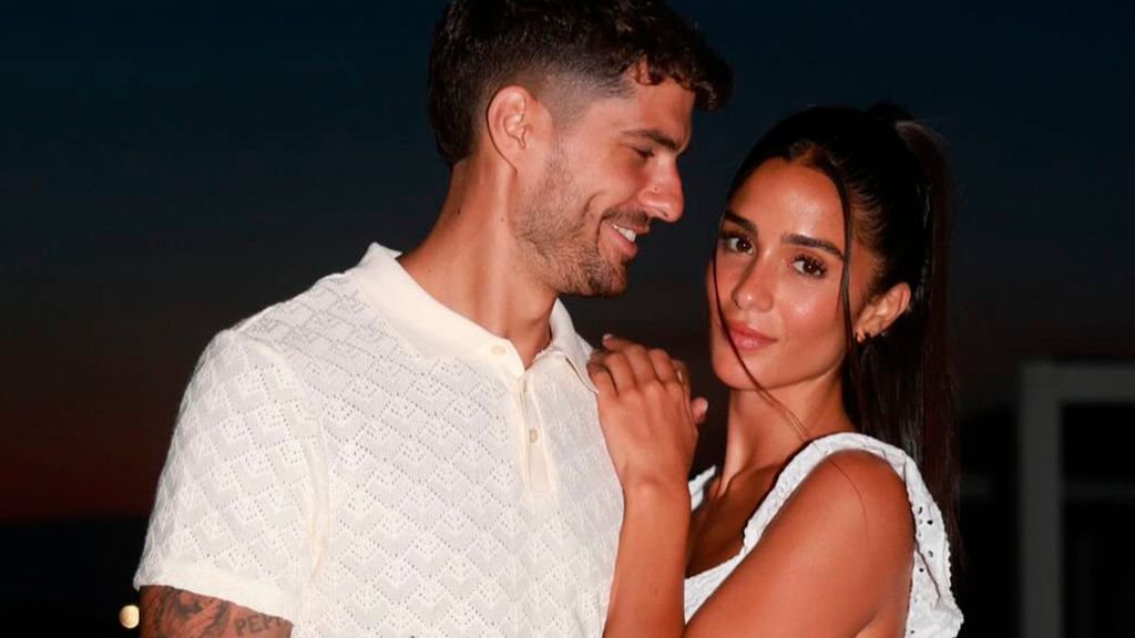 Claudia Martínez y Mario González viven un momento muy especial con su bebé
