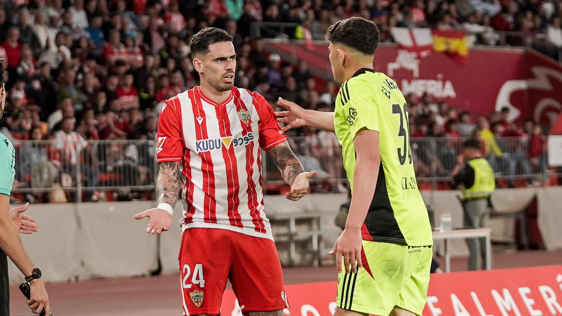 El Jebari se encara con Miguel de la Fuente en el Almería-Mirandés