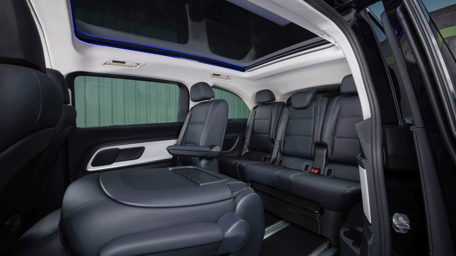 Interior del Mercedes-Benz VLE eléctrico