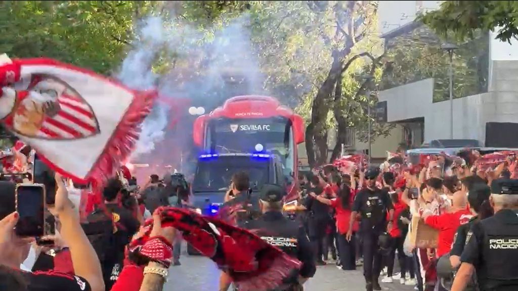 La llegada del Sevilla FC al Sánchez-Pizjuán para jugar ante la Real Sociedad