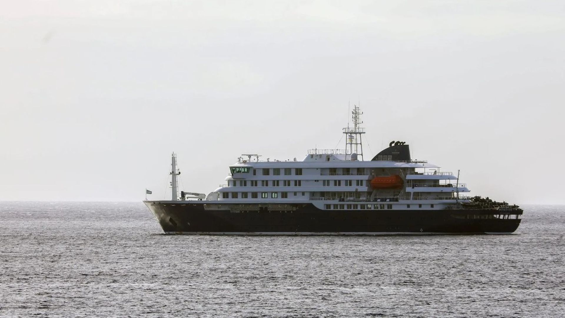 Sanidad confirma que hay 14 españoles a bordo del crucero con un posible brote de hantavirus