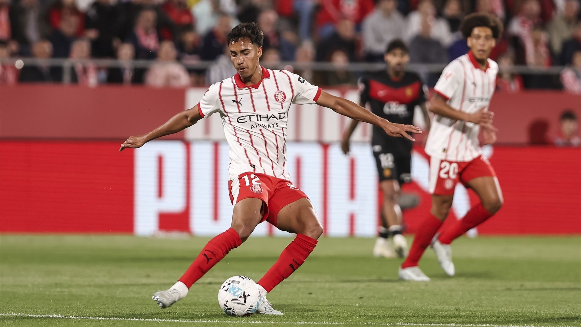 Vitor Reis y Axel Witsel durante un partido del Girona esta temporada