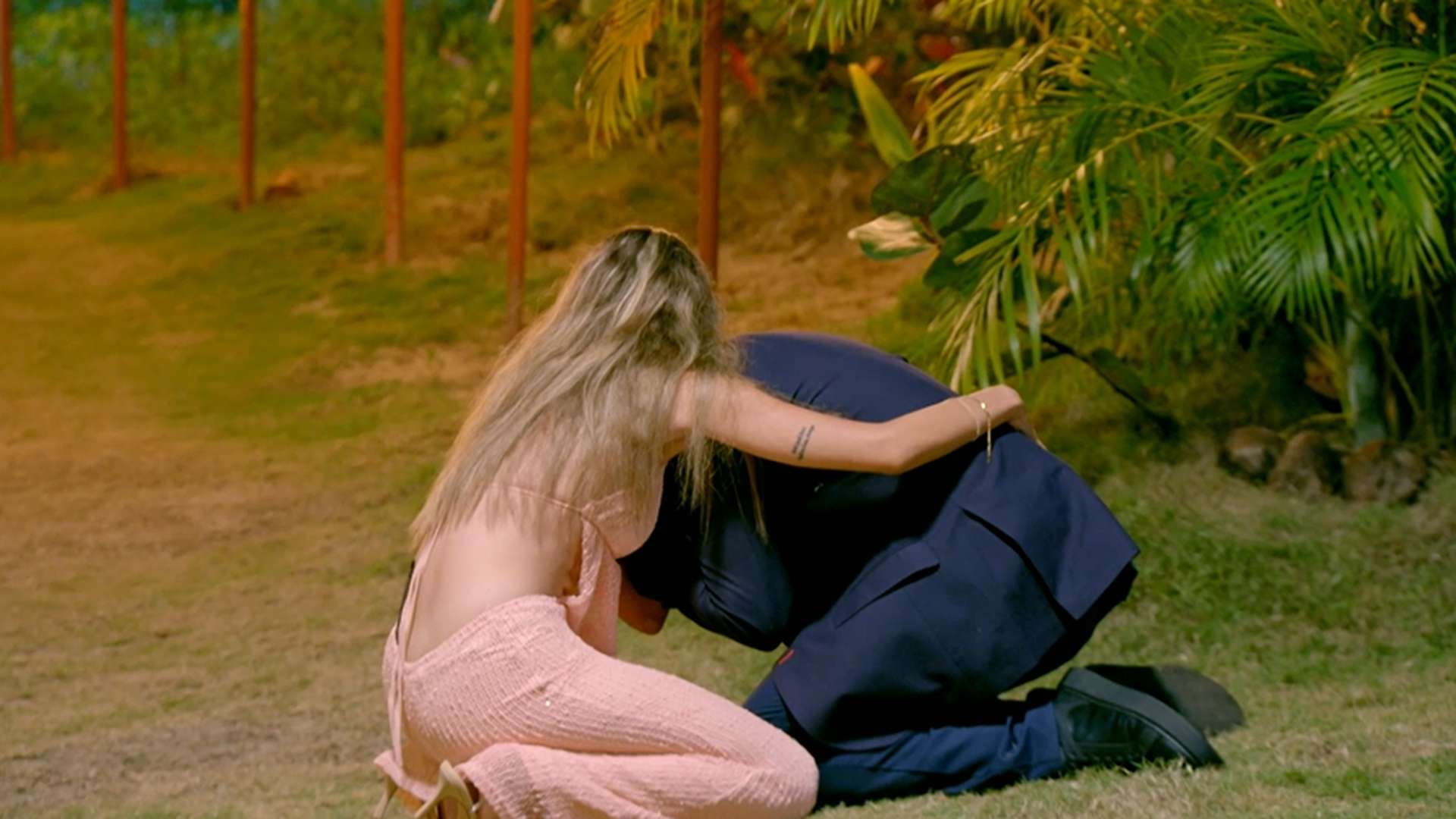 Álex se rompe ante Ainhoa en su encuentro: “Llevo un día sin comer y sin dormir”