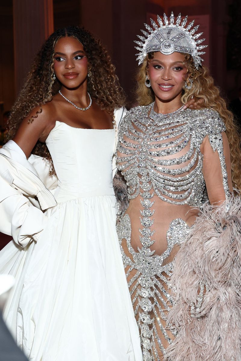Beyoncé y su hija, Blue Ivy, en la Gala Met 2026, en la que se han hecho virales por su parecido físico