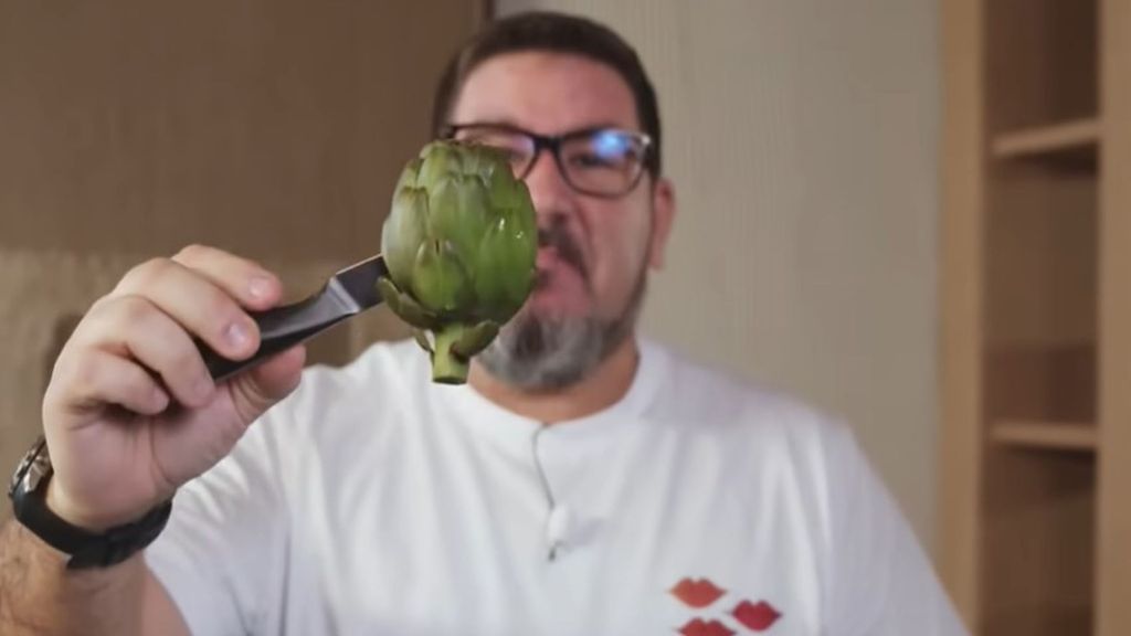 Las alcachofas de Dani García con jamón y hechas en el microondas