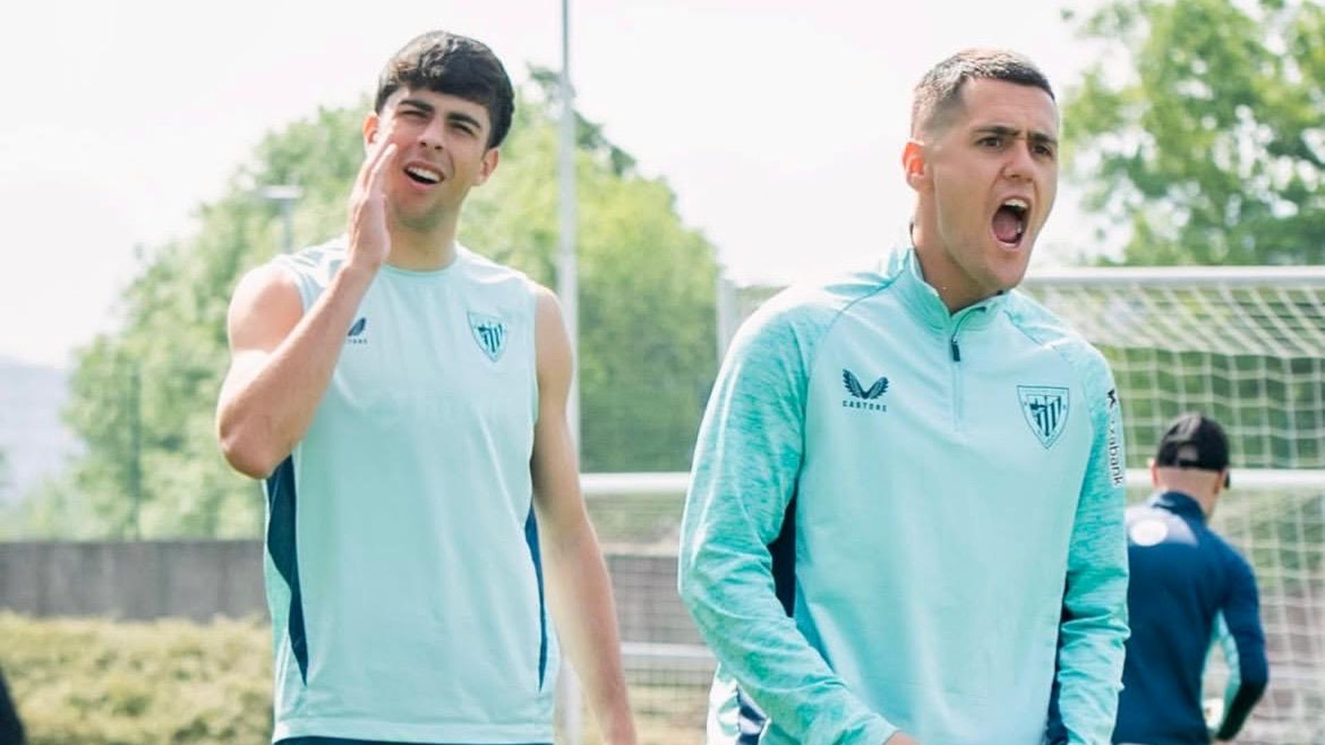 El grito del delantero Urko Izeta en un entrenamiento en Lezama