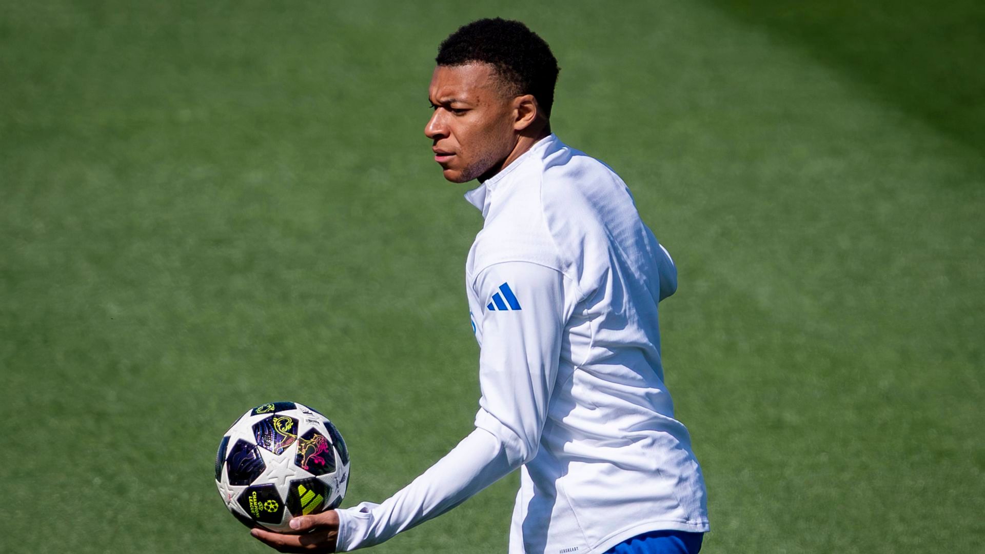 Kylian Mbappé durante un entrenamiento del Real Madrid