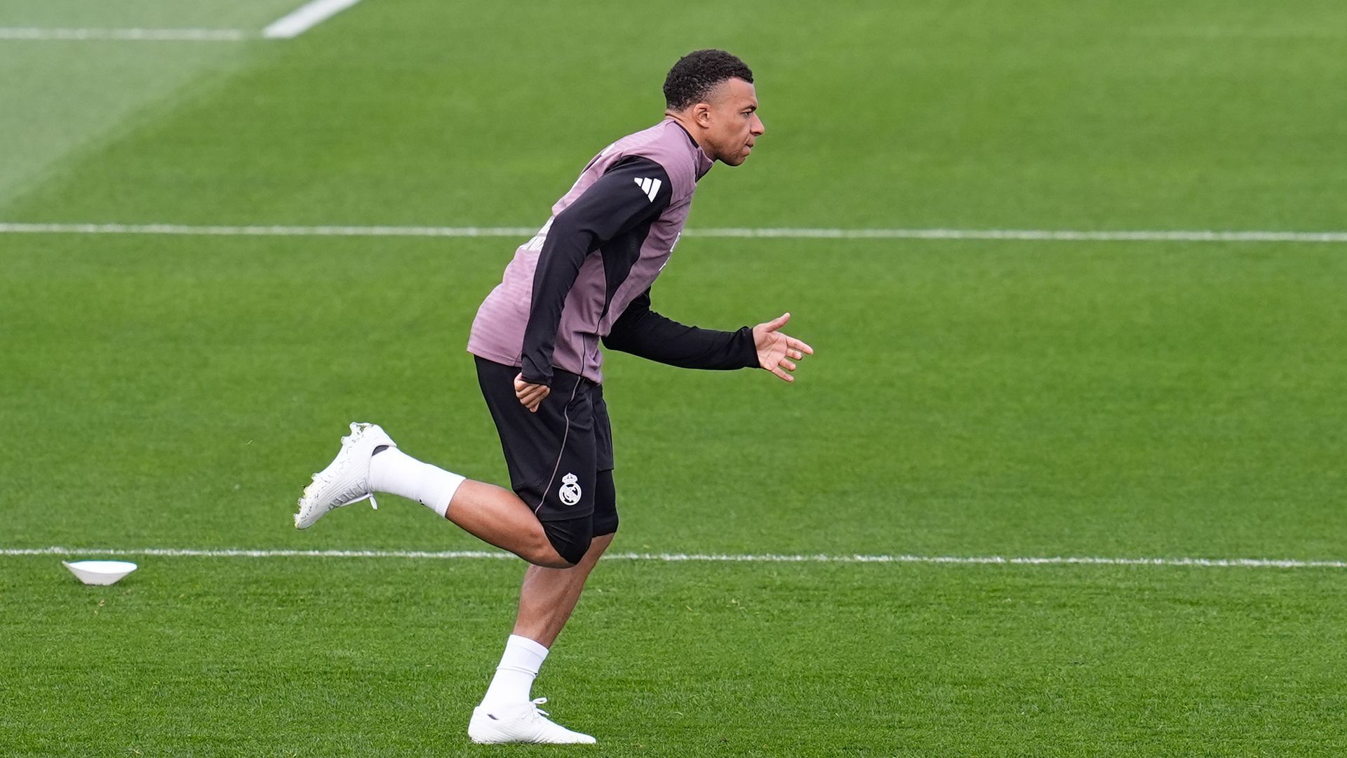 Kylian Mbappé entrenando en Valdebebas