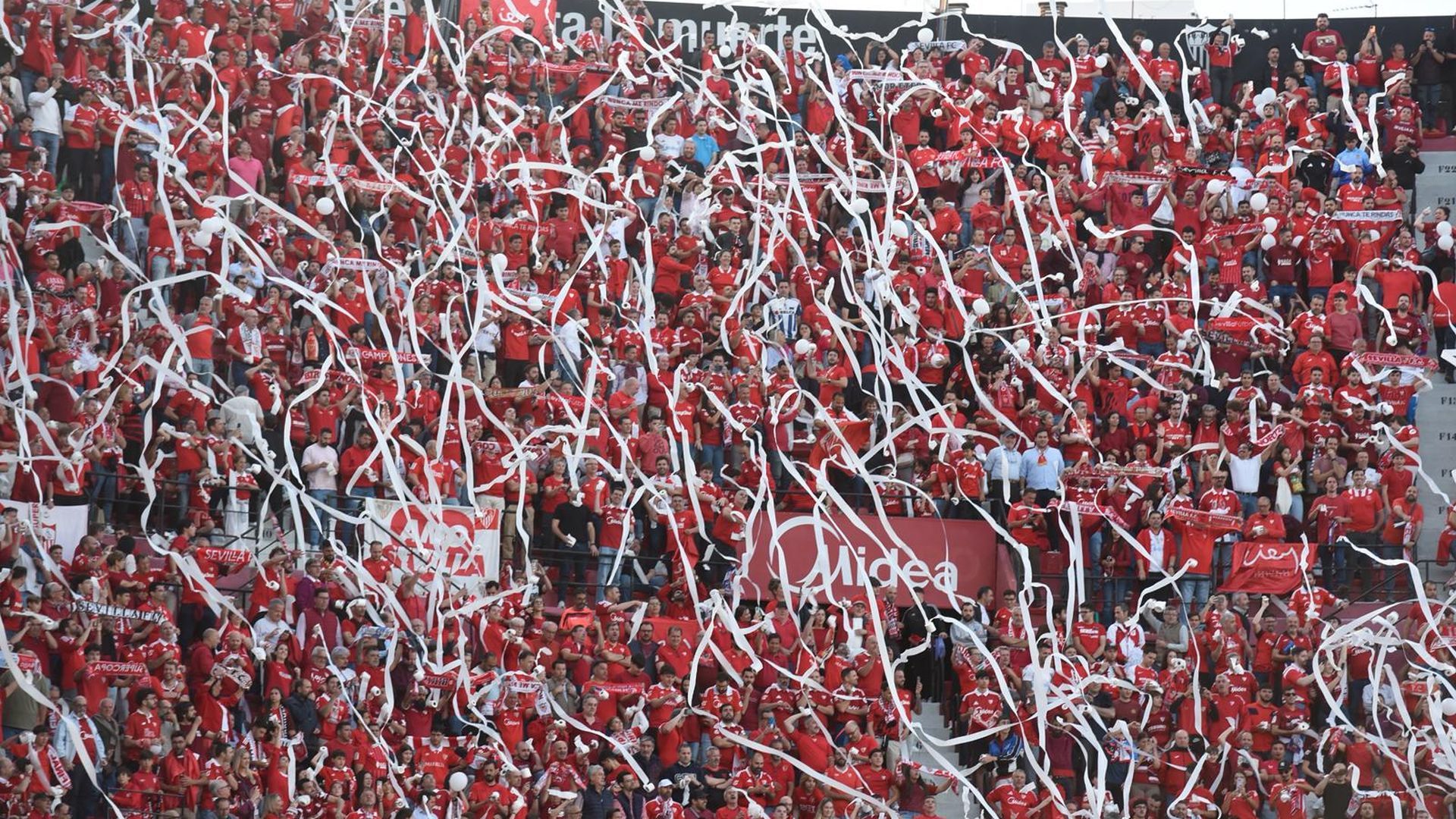 La afición sevillista, en el Sevilla - Real Sociedad