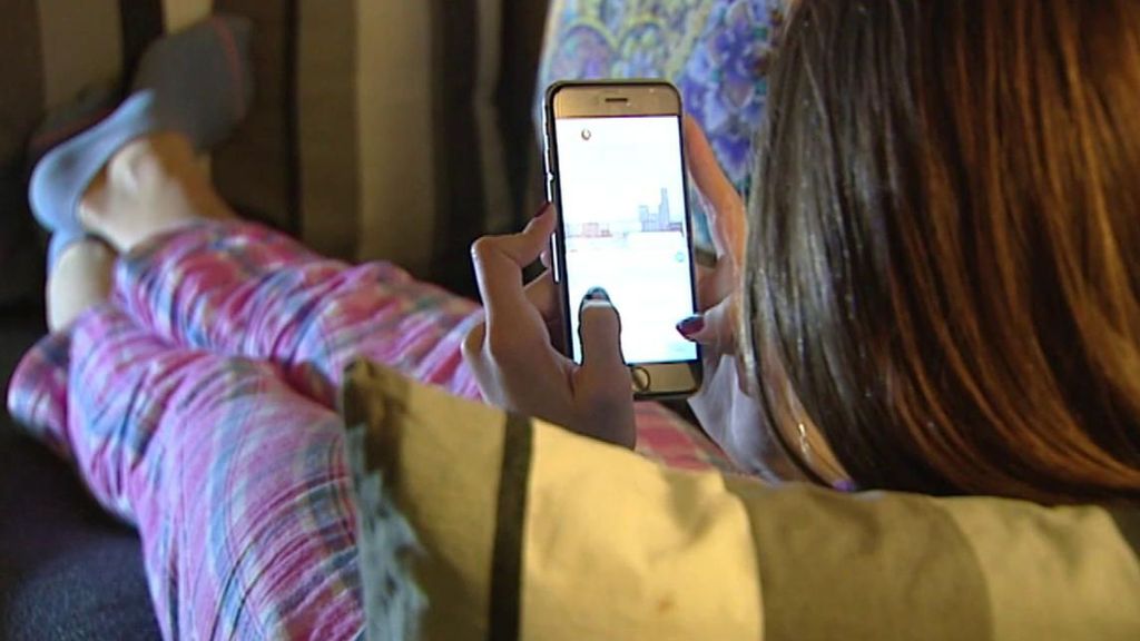 La ciberviolencia se ceba con los jóvenes: el stalking se dispara y el miedo a los vídeos íntimos fake, crece