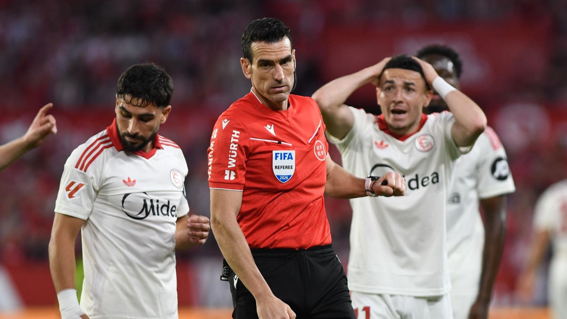 Martínez Munuera, en el Sevilla - Real Sociedad Martínez Munuera, en el Sevilla - Real Sociedad