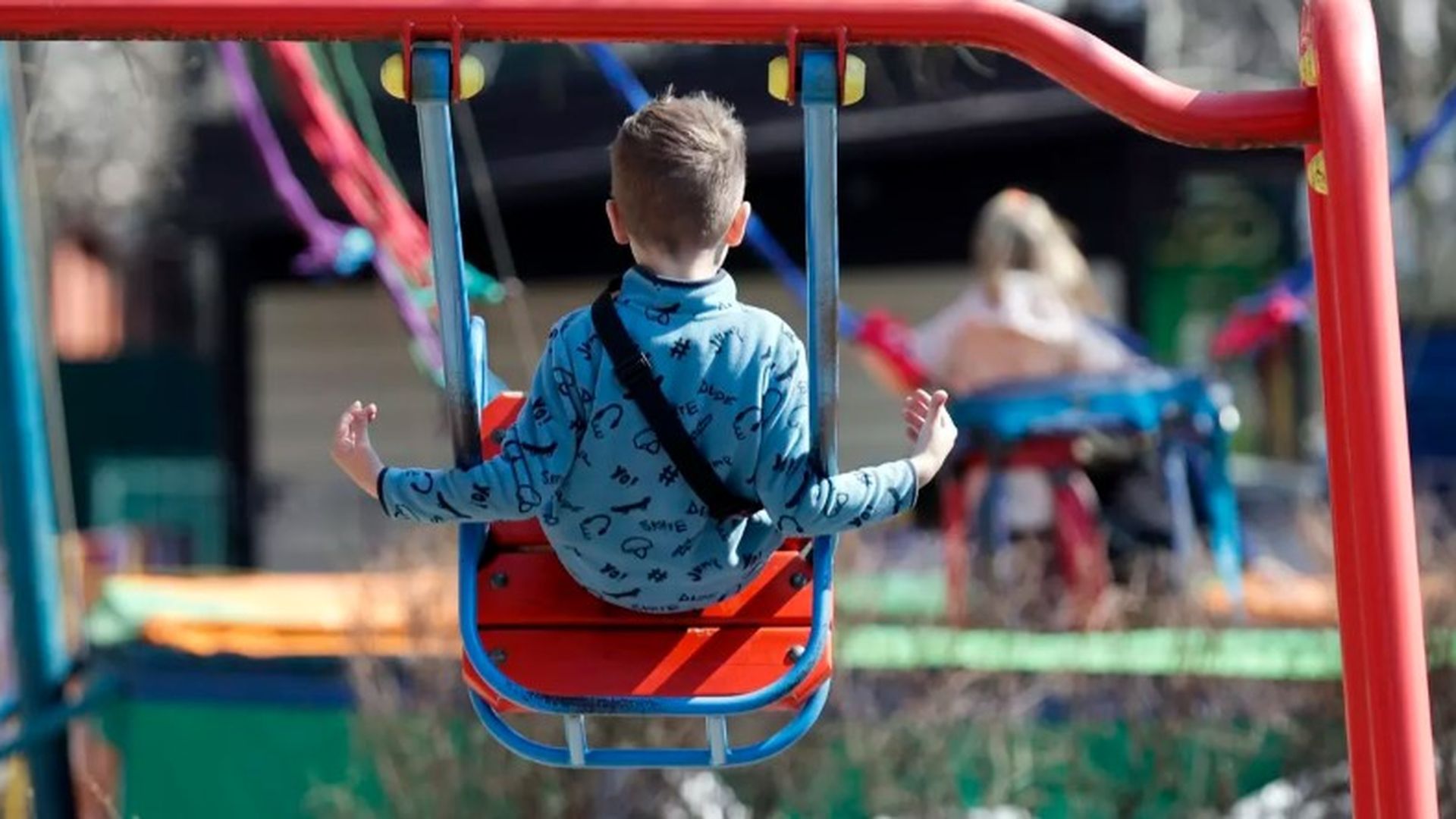 Niño en un parque