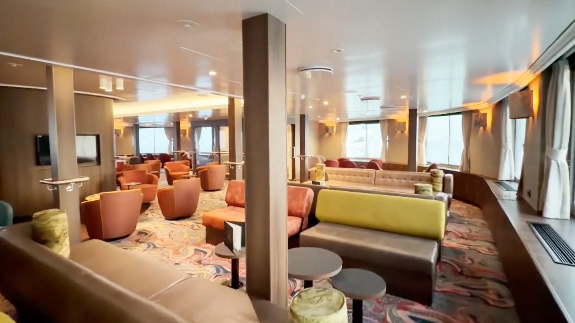 Publican las primeras imágenes del interior del crucero afectado por el brote de hantavirus