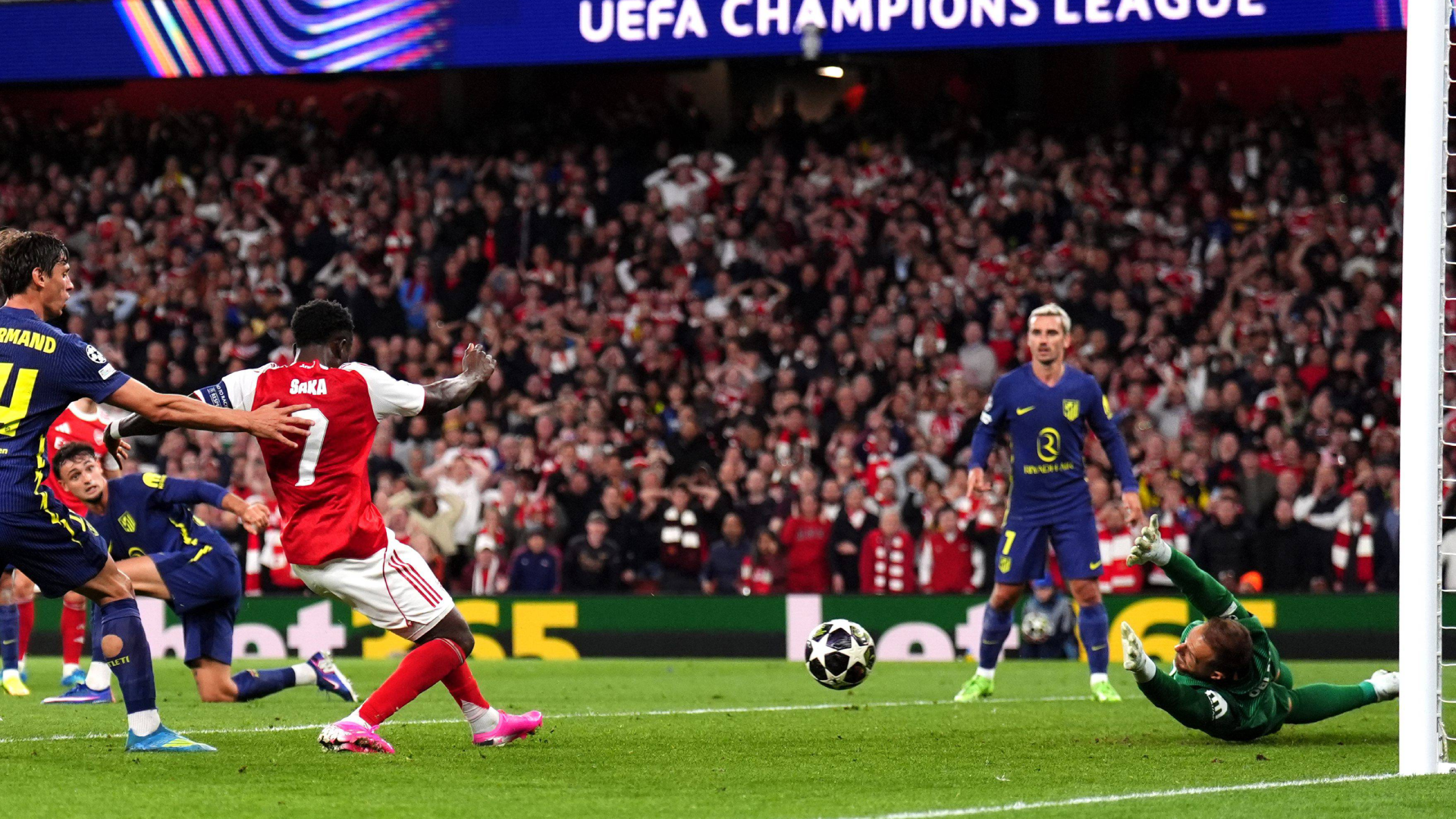 Saka marca el 1-0 del Arsenal-Atlético