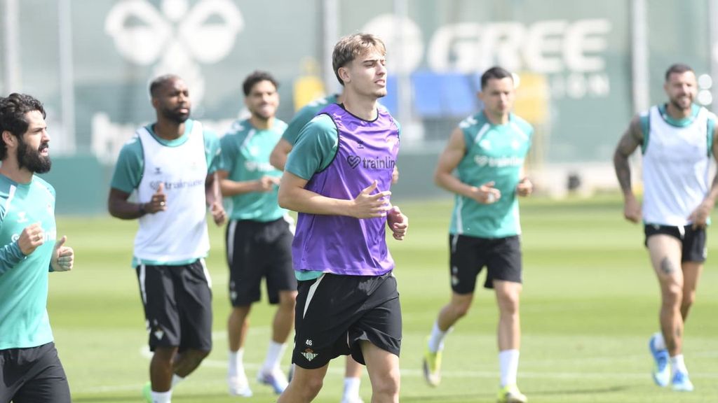 Carlos de Roa, novedad en la sesión del Betis