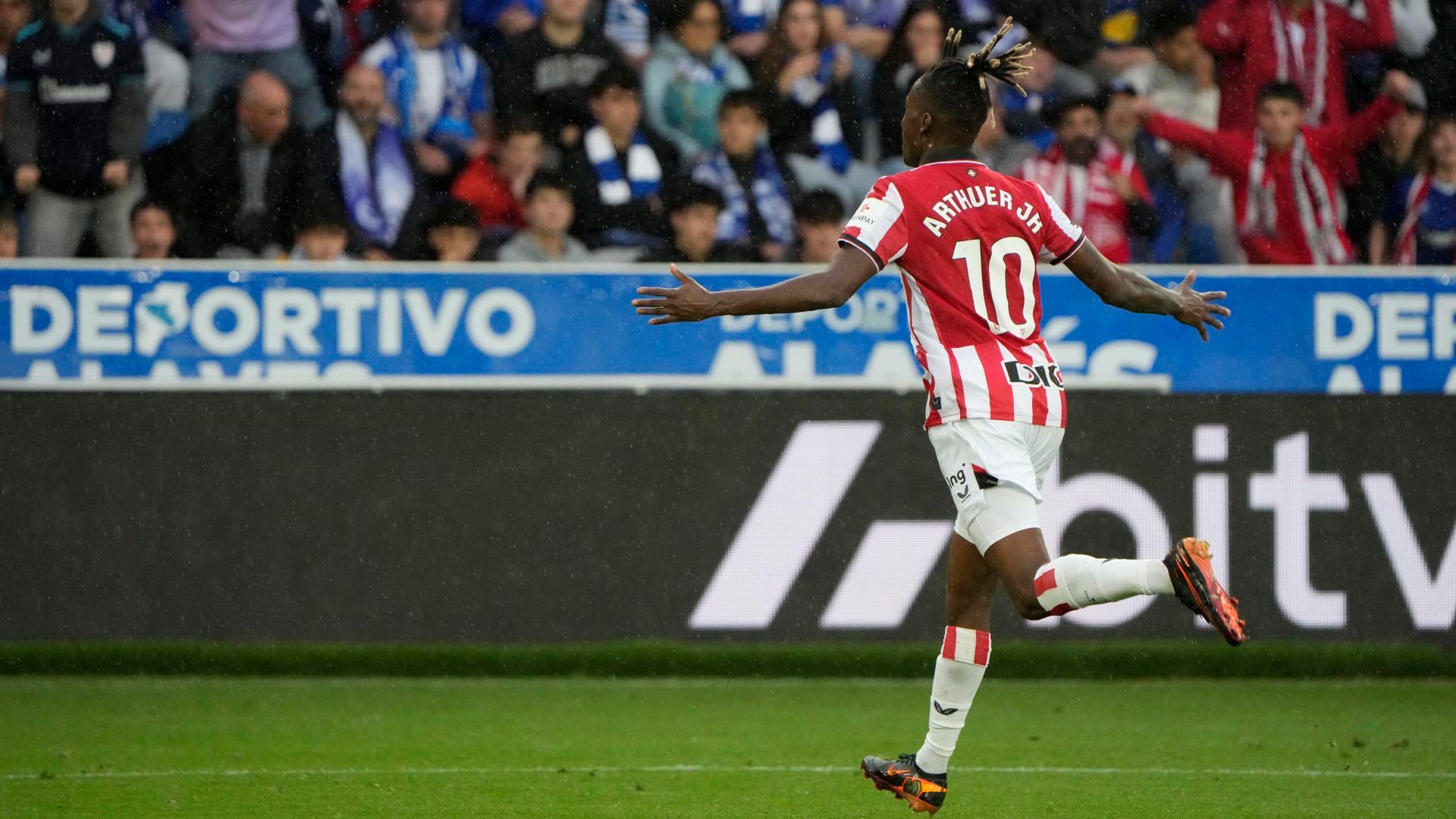 Doblete de Nico Williams en el derbi ante el Alavés en Mendizorrotza