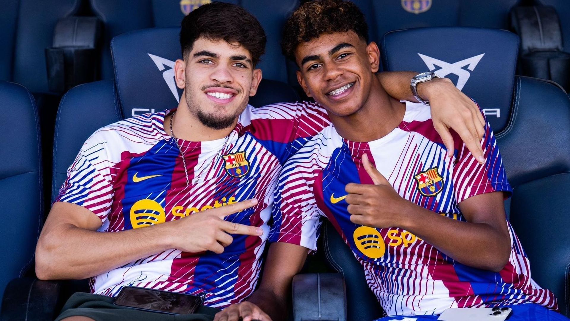 Ez Abde, junto a Lamine Yamal en el Barça