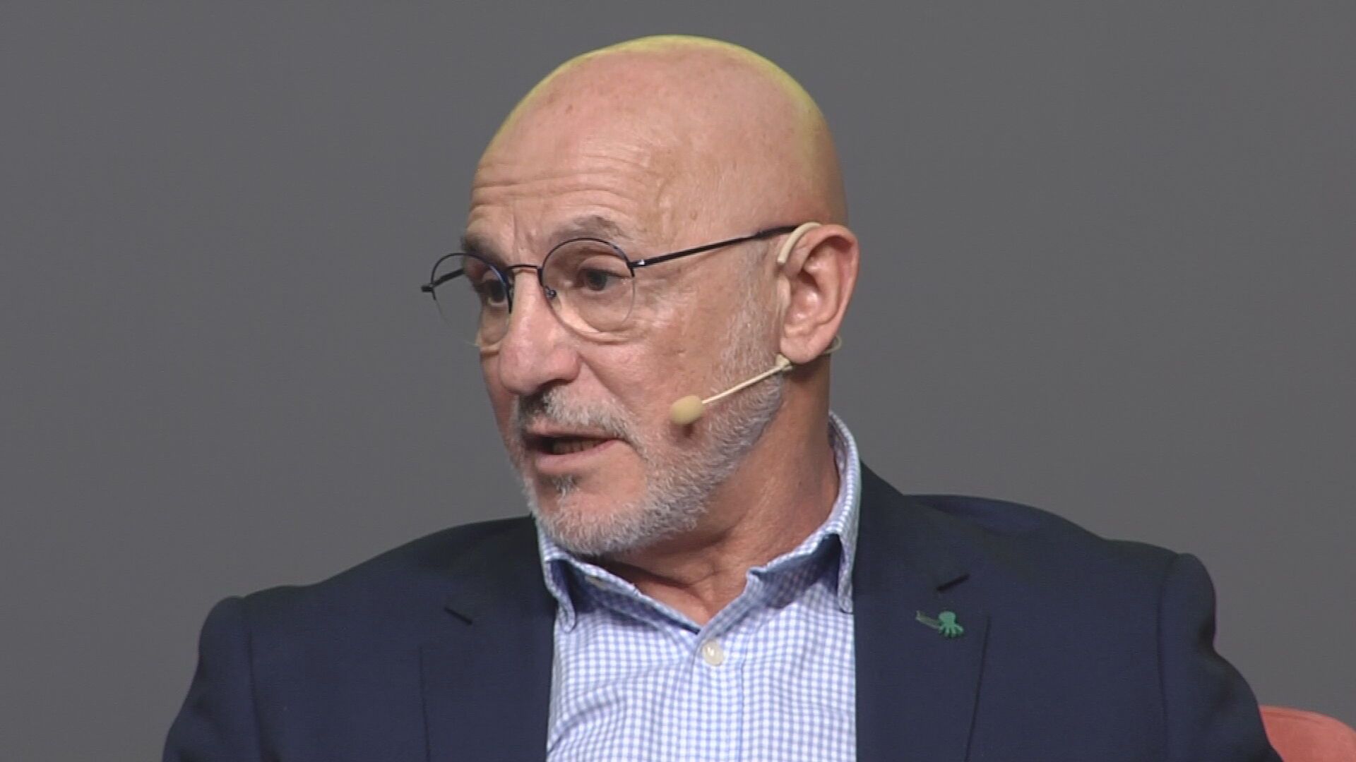 Luis de la Fuente durante el acto de su biografía