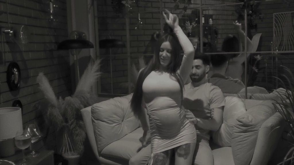¡Sube la temperatura! El sensual baile de una soltera gogó que desata la pasión de su cita: “Muy sexy”