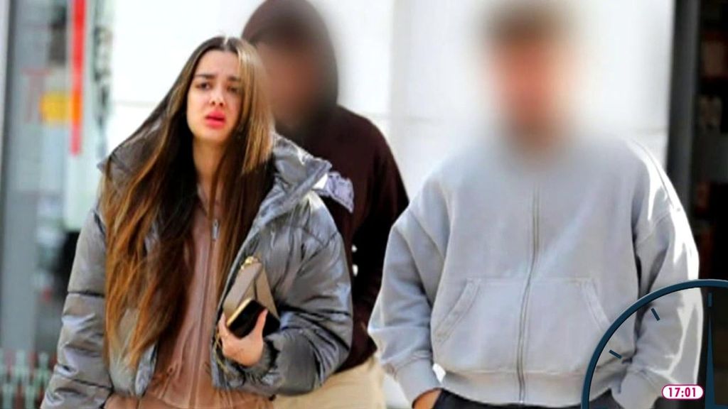 Juls Janeiro, captada con uno de sus mejores amigos por las calles de Madrid antes de abandonar su anonimato: las imágenes