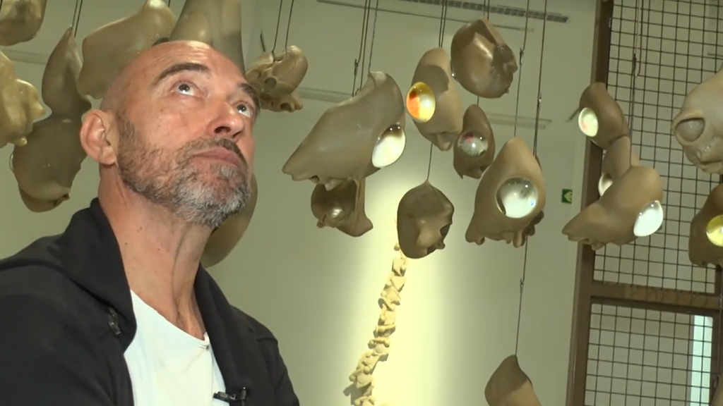 Así crea el escultor murciano Lidó Rico sus esculturas hiperrealistas: cabeza en escayola y emoción pura