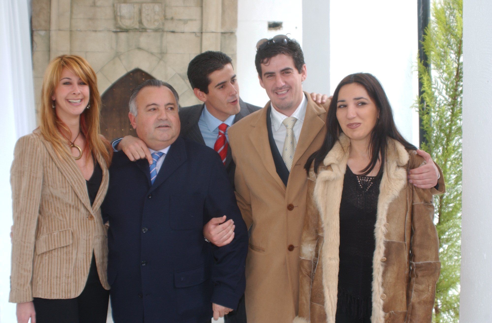 Carmen, Víctor y Humberto Janeiro, hermanos de Jesús, en 2003