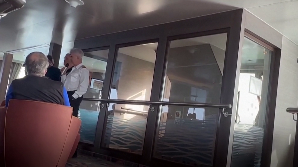 El momento en que el capitán del crucero del hantavirus anunció la primera muerte a bordo: “Uno de nuestros pasajeros, tristemente, falleció”