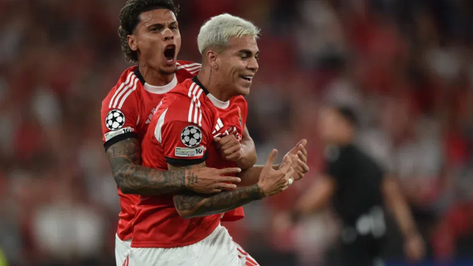 Enzo Barrenechea celebra un gol con el Benfica