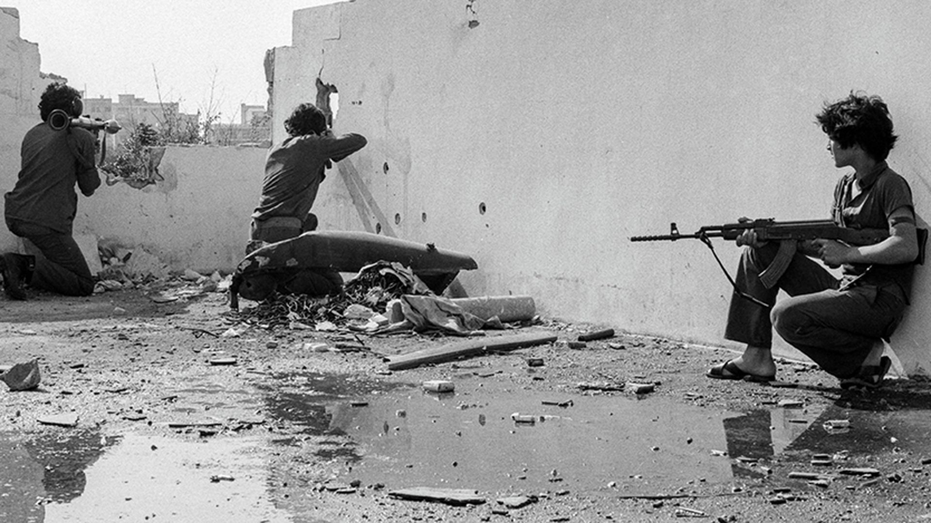 Fotografía tomada por Arturo Pérez-Reverte siendo corresponsal de guerra