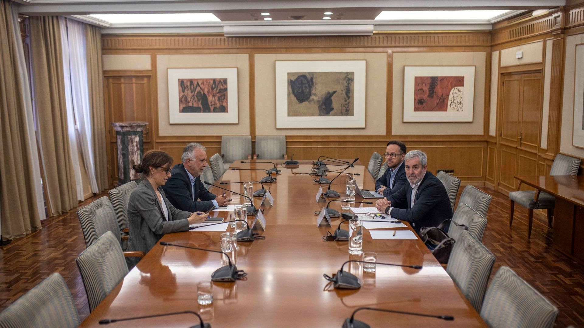 La batalla política del hantavirus: del choque entre el Ejecutivo y el Gobierno canario a las críticas de la oposición