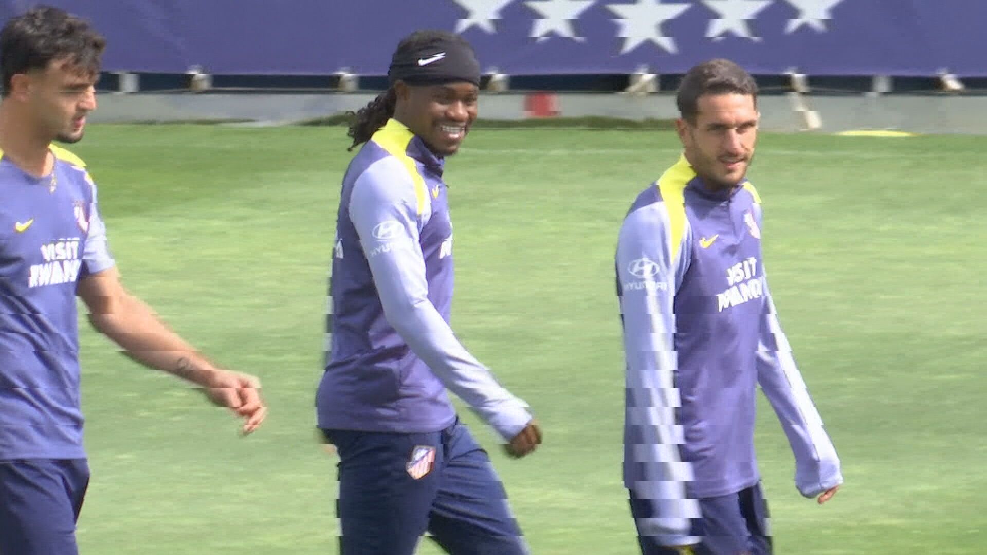 Lookman y Koke sonriendo en el entrenamiento del Atlético