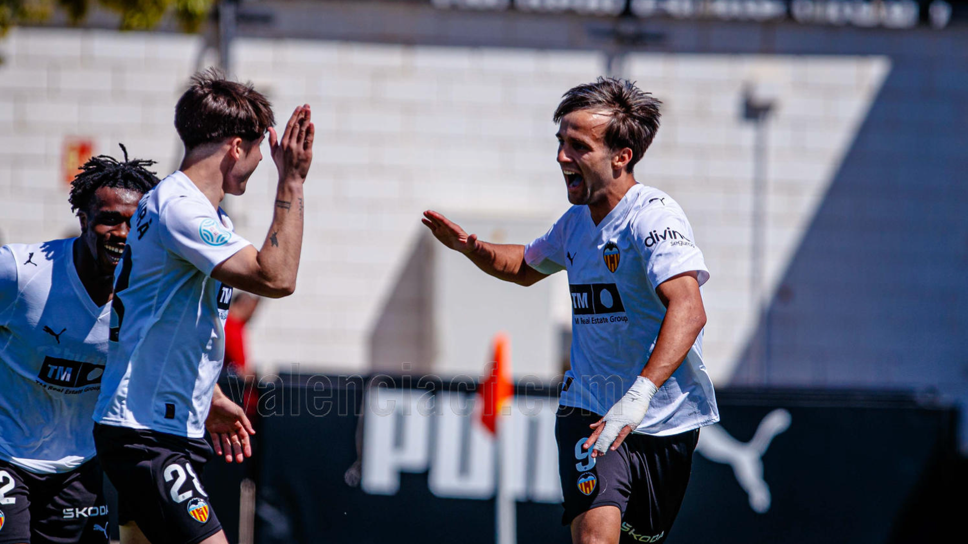 Mario Domínguez celebra un gol con el VCF Mestalla