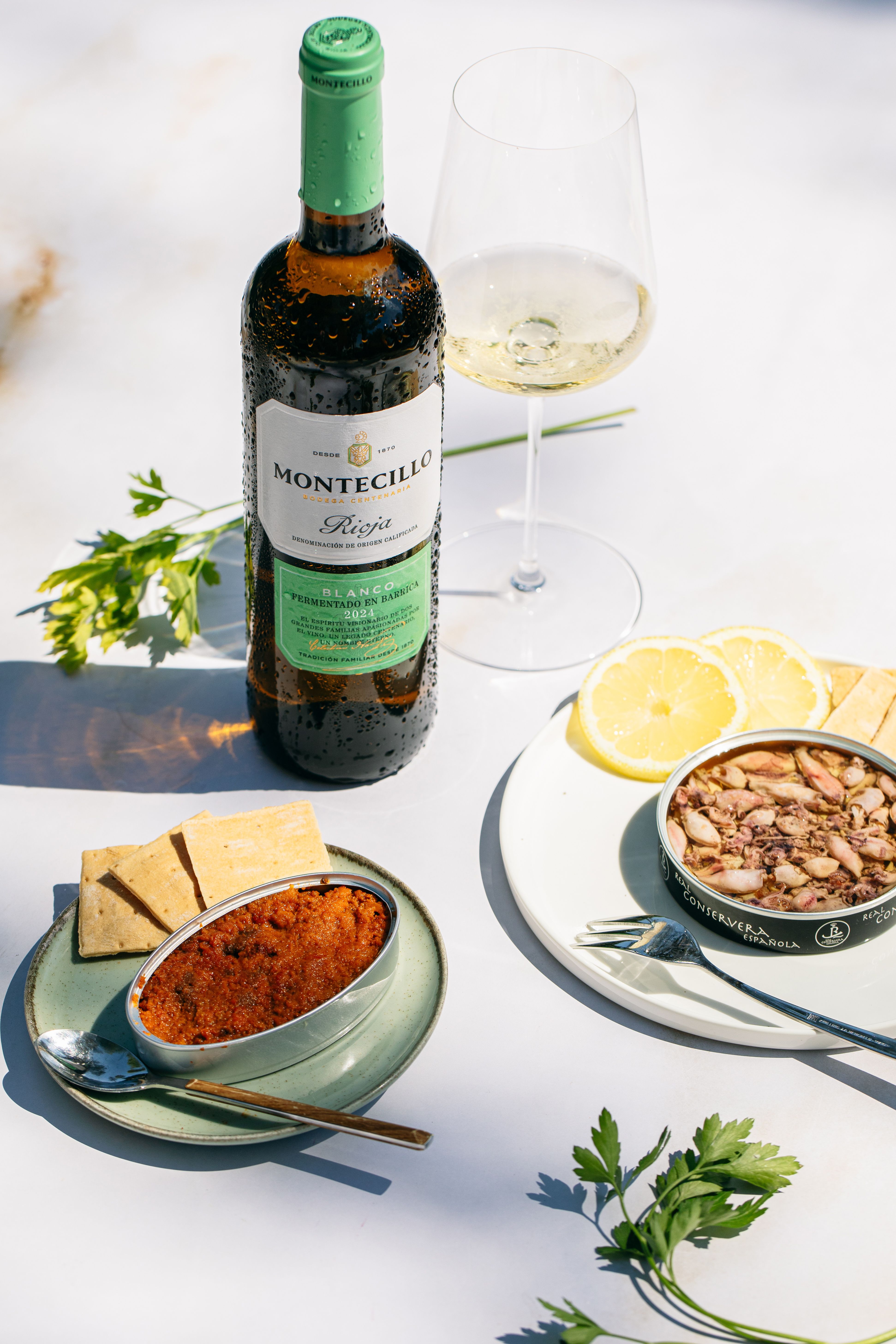 Un blanco diferente elaborado con viura, tempranillo blanco y sauvignon blanc