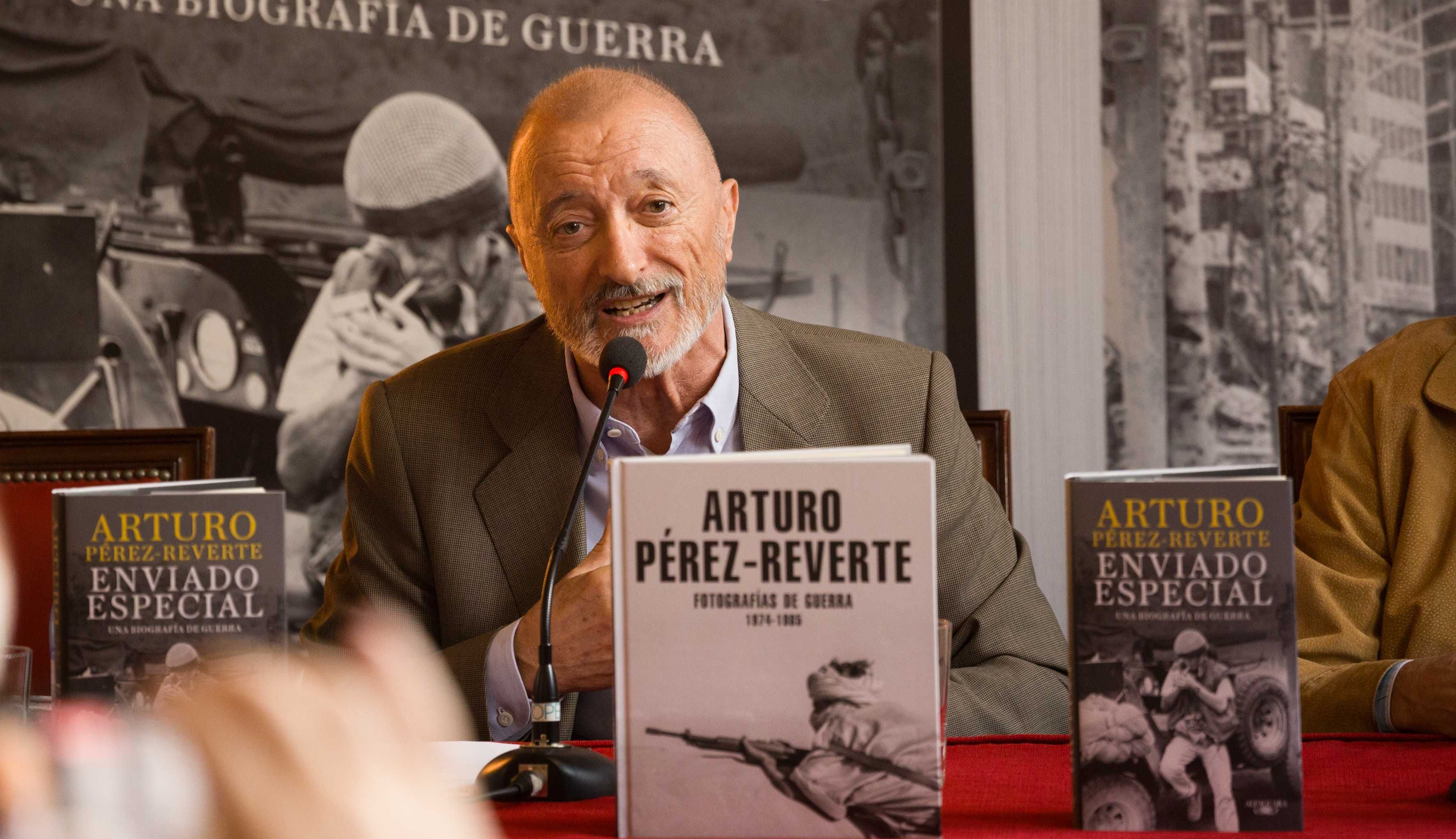 Pérez-Reverte durante la presentación de su libro
