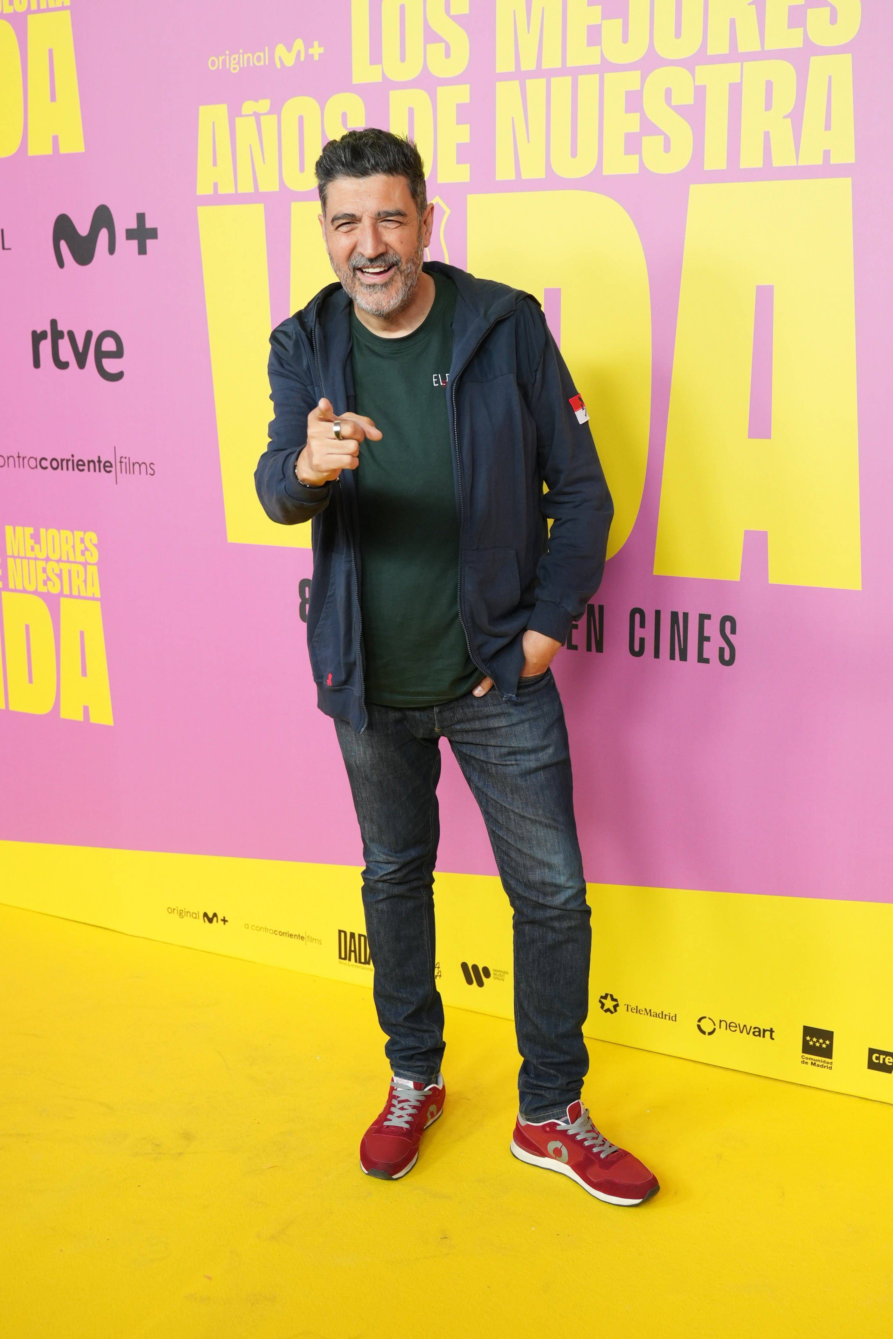 Tony Aguilar, en la alfombra roja del preestreno de la película de Hombres G