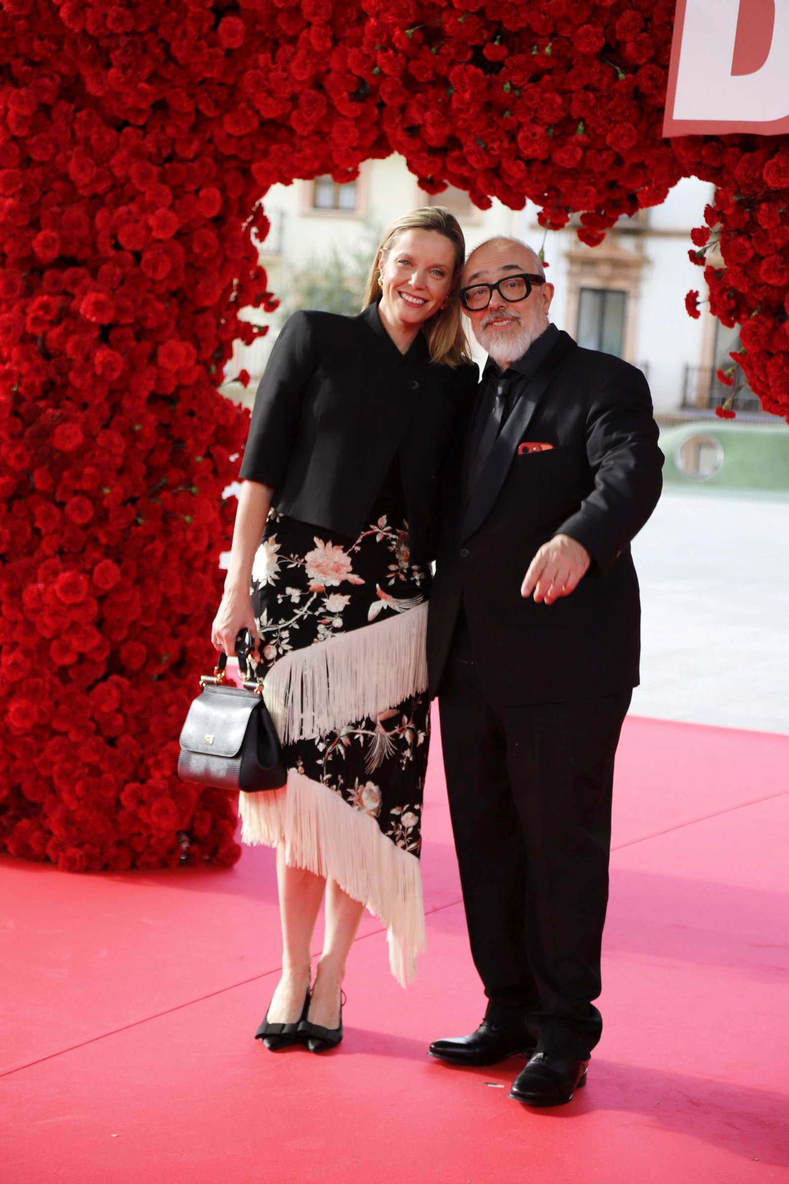 Carolina Bang y Álex de la Iglesia, en la alfombra roja de Berlín y la dama de armiño
