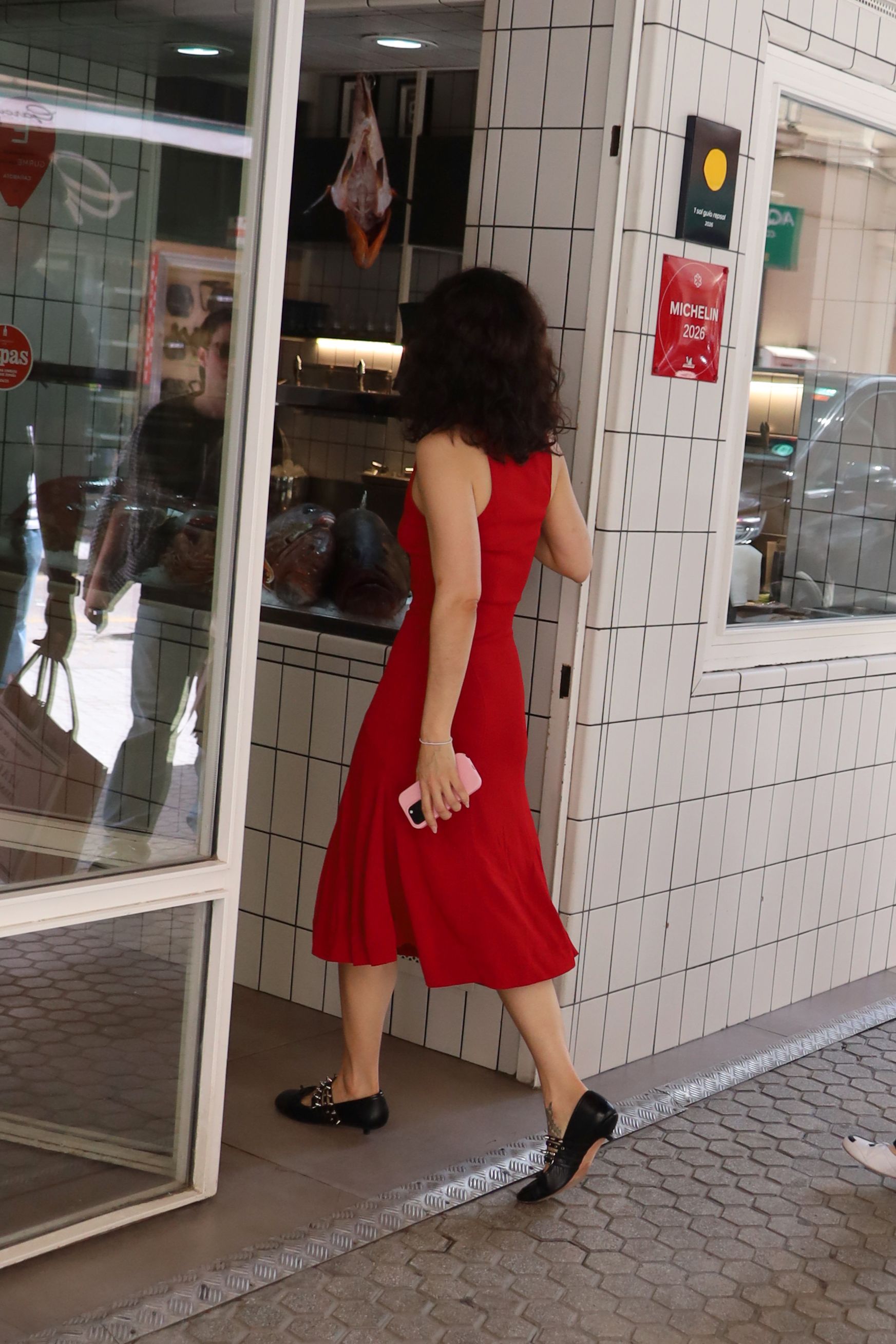 Detalle del corte de pelo de Rosalía por la parte de atrás