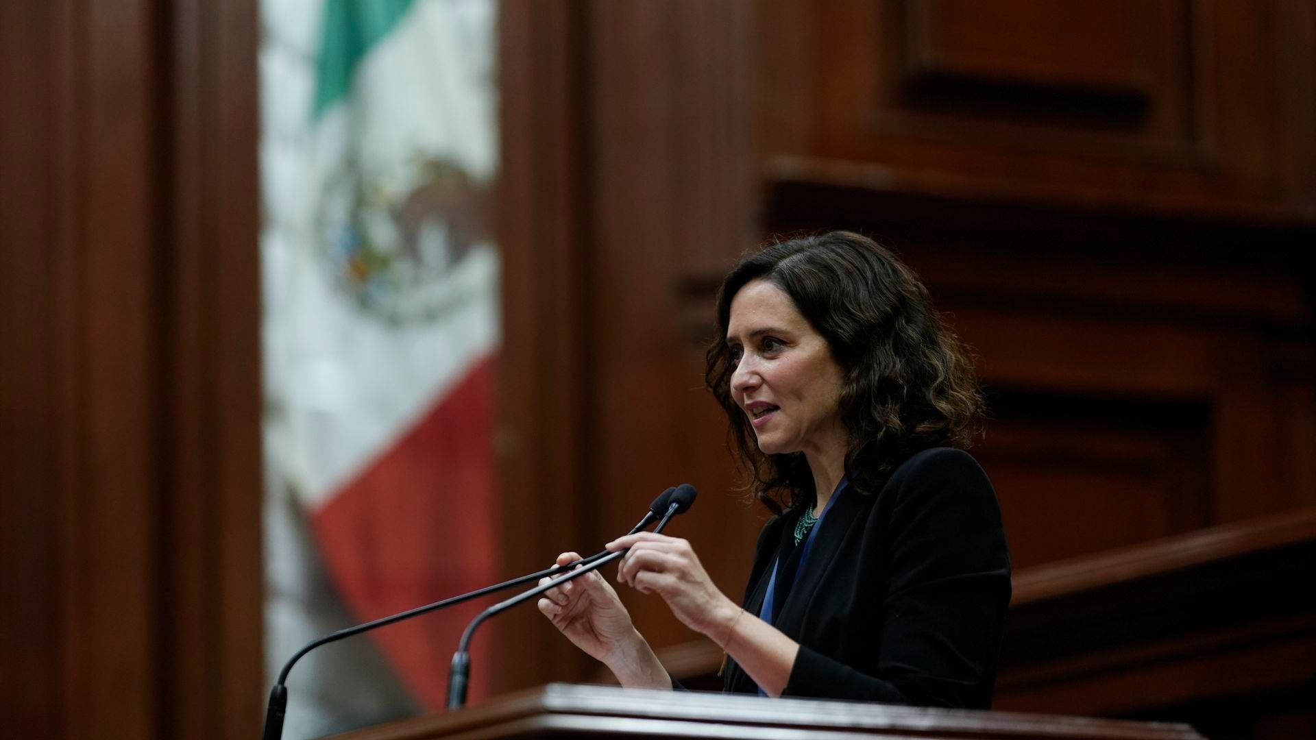 EuropaPress_7504465_presidenta_comunidad_madrid_isabel_diaz_ayuso_recibir_medalla