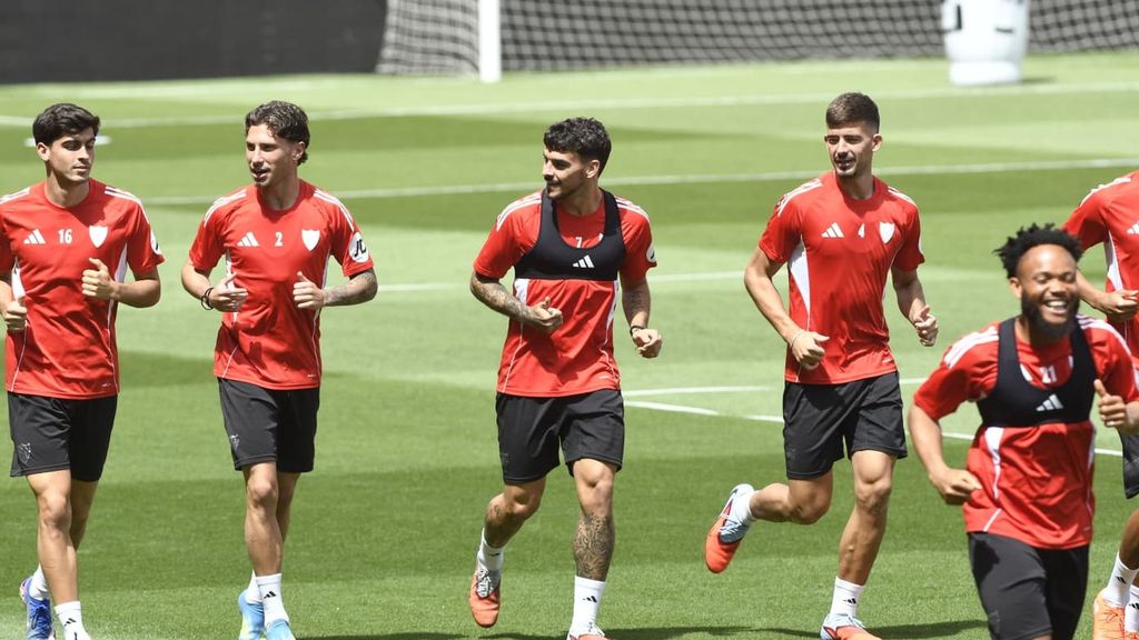 Isaac Romero, en el entrenamiento del Sevilla previo al partido ante el Espanyol