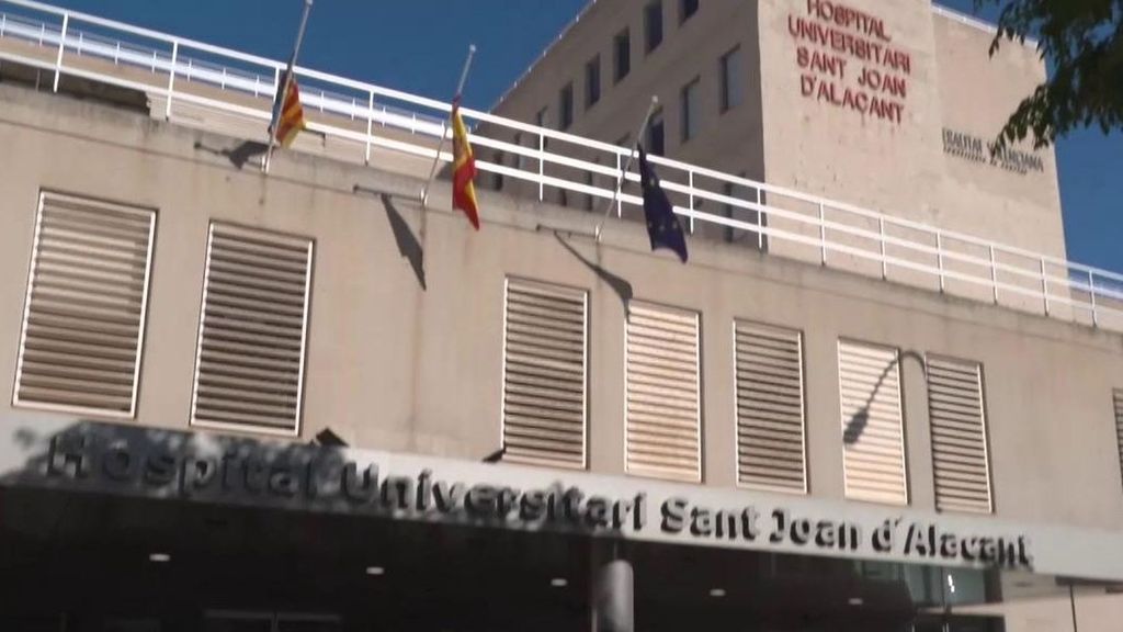 La mujer en Alicante de 32 años aislada en el Hospital Universitario de San Juan iba dos filas por detrás de la holandesa infectada