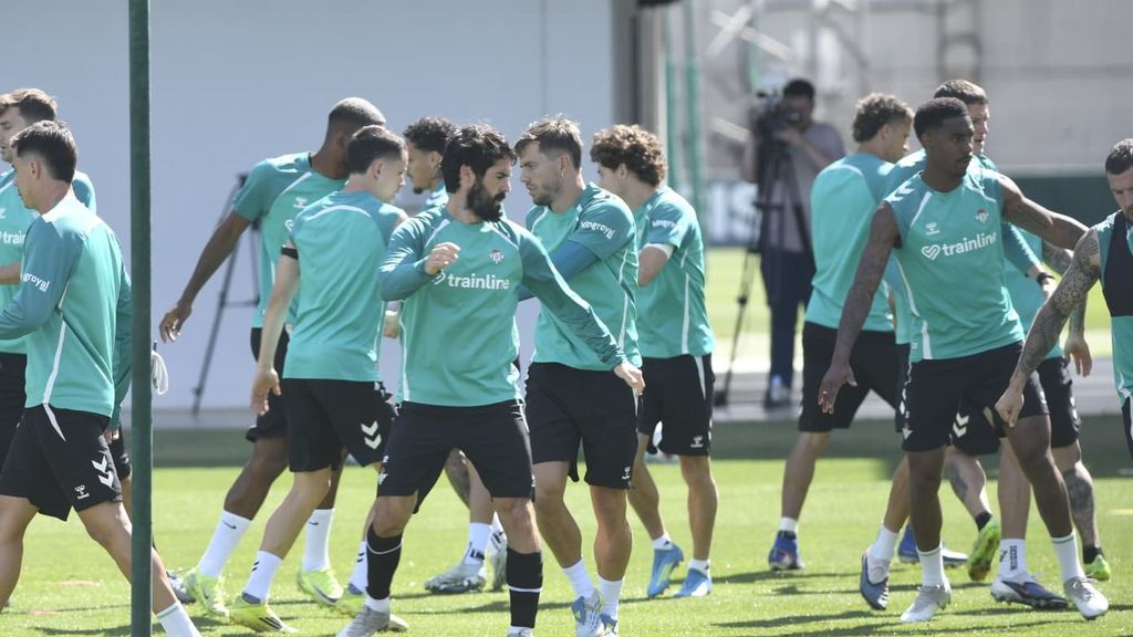 El entrenamiento del Betis previo al partido ante la Real Sociedad